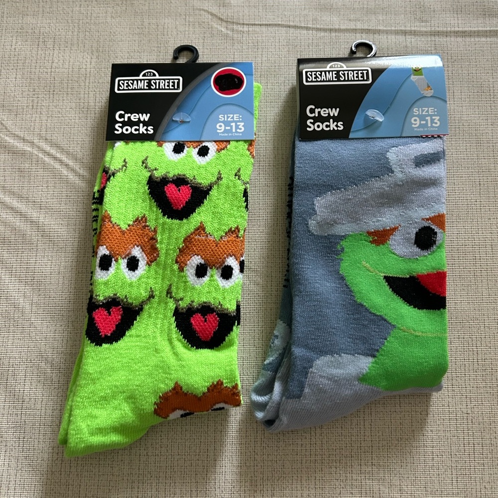 NWT Unisex Sesame Street Oscar the Grouch Crew Socks- Set of 2